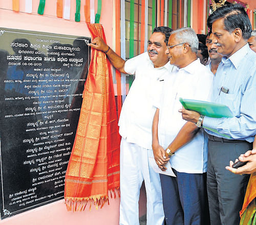 Minister for Forest and Ecology Ramanath Rai inaugurates a hall and office of college of teachers' education in Mangalore on Saturday. MLA&#8200;J&#8200;R&#8200;Lobo and College of Teachers' Education Principal Philomena Lobo among others look on. DH photo