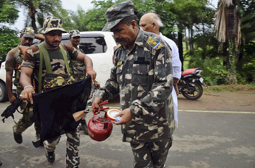 A bomb squad member defuses a suspected timer fitted device at Bodhgaya, about 130 kilometers (80 miles) south of Patna, the capital of the eastern Indian state of Bihar, Sunday, July 7, 2013. A series of blasts hit three Buddhist sites in eastern India early Sunday, injuring at least two people and drawing condemnation from Prime Minister Manmohan Singh. (AP Photo