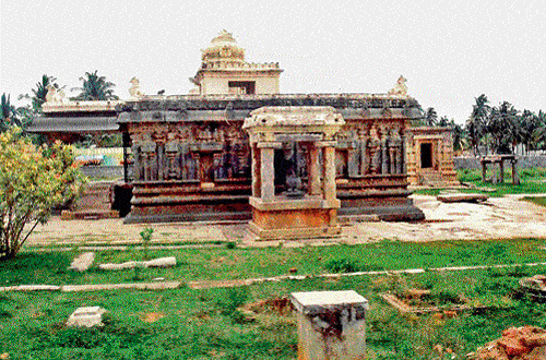 the sacred pond Narasimha Thirtha (file Photo) and the Someshwara temple built during the Cholas reign at Kurudumale, 10 km from Mulbagal, attract droves of visitors to this town all year round. (Photos by author)
