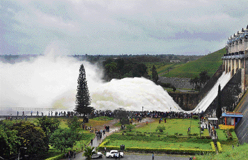 Milky flow: The brimming Hemavathi reservoir in Gorur, Hassan district, is attracting tourists in their hordes. dh photo