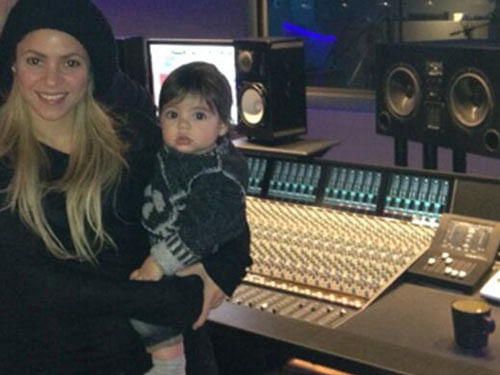 Singer Shakira with her son Milan in a studio in UK. Photo courtesy: twitter.com/shakira