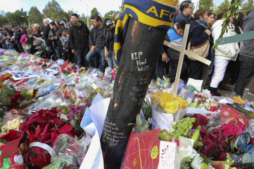 Crowds gather at the crash site during an unofficial memorial event for 'Fast & Furious' star Paul Walker in Santa Clarita, California December 8, 2013. Thousands of fans are visiting the area near the site where Walker and Roger Rodas died in a single-vehicle accident last weekend. REUTERS