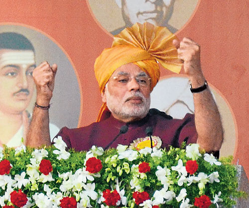 BJP's prime ministerial candidate Narendra Modi speaks at the valedictory of the golden  jubilee celebrations of Jawaharlal Nehru Medical College in Belgaum on Thursday. DH Photo
