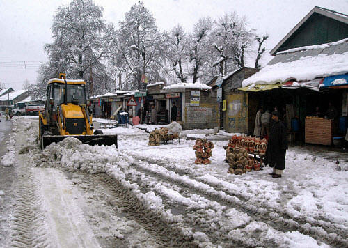 The cold tightened its grip on Jammu and Kashmir as the mercury plummeted by eight degrees in Leh in Ladakh region to register the season's lowest temperature and most parts of the Valley froze in sub-zero temperatures. PTI