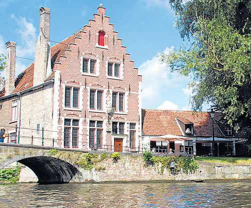 A fine example of Flemmish architecture bordering the canal. Photo by Author