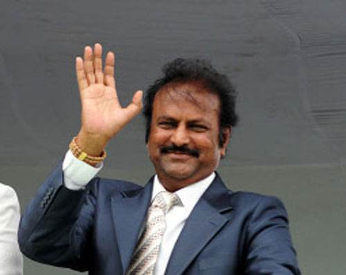 Veteran actor Manchu Mohan Babu, for the first time in the last many years, will appear sans a toupee in Ram Gopal Varma's forthcoming Telugu political thriller 'Rowdy'. DH File Photo