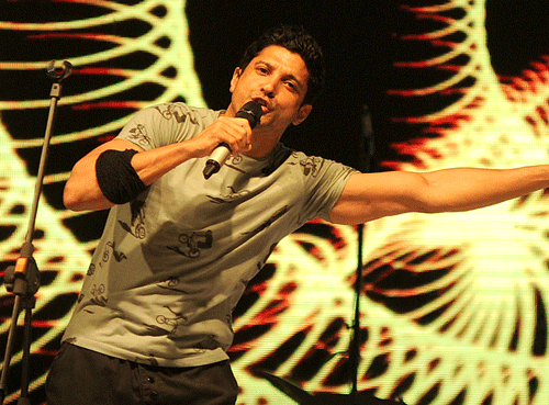 Actor-filmmaker Farhan Akhtar, who worked out hard to get a perfect six-pack abs for his 2013 entertainer ''Bhaag Milkha Bhaag'', says his two daughters were not so impressed with his beefed up physique. DH File Photo