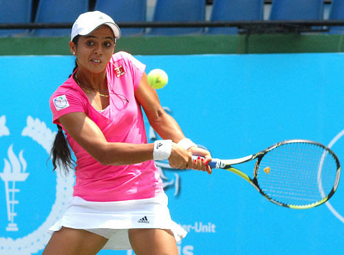 Ankita Raina in action during Women's Finals against Prema Bhanbri in the 33rd PSPB Inter-Unit Tennis Championship at the KSLTA Courts in Bangalore on Friday. DH photo