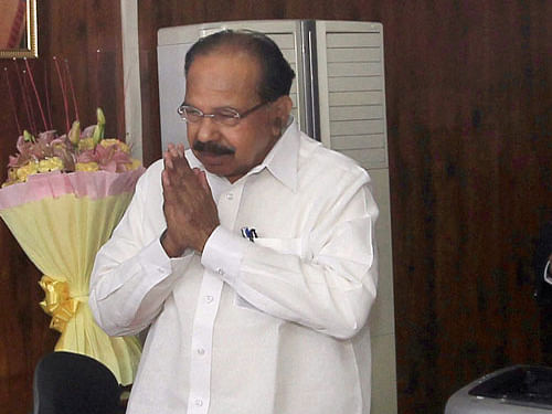 In an election that was devoid of issues, Congress heavyweight M Veerappa Moily registered an emphatic win against the political minnows fielded by BJP and JD(S) in 2009. Five years later, as he aims at a second term, Moily faces a stiff challenge from the most charismatic JD(S)&#8200;leader H D Kumaraswamy and former minister B N Bachegowda (BJP), known for his political aggression, in an evenly poised contest. DH File Photo