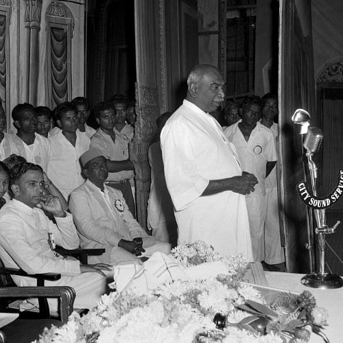 May 21, 1964: AICC President K Kamaraj addressing a meeting in Bangalore. M S Gurupadaswamy seen on the dais. (DH File Photo)