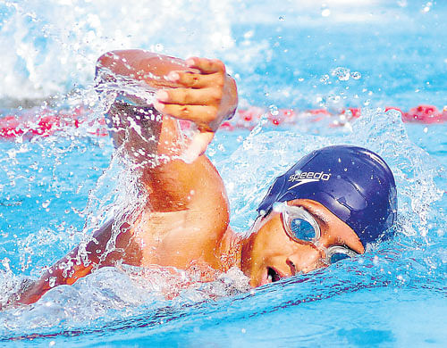 Splashing away Karan K Raju of Nettakallappa Aquatic Centre wins the boys' 400M freestyle at the State Sub-Junior & Junior Aquatic Championshipon Friday. DH photo