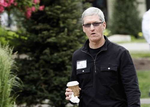 An anchor on a US television network found himself in an awkward and embarrassing situation when he remarked that Apple CEO Tim Cook was gay and was among the few American chief executives who have been open about their sexuality. Reuters File Photo