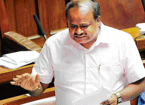vociferous JD(S) leader H D Kumaraswamy makes a point in the Legislative Assembly on Monday. DH photo