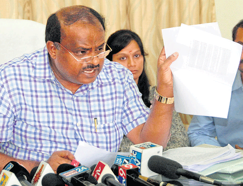 JD(S) leaderHDKumaraswamyaddresses a press conference on the KPSC issue at the Vidhana Soudha in Bangalore onMonday. DH PHOTO