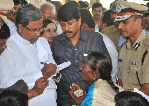 As many as 620 applications seeking assistance were received at the Janata Darshan programme of Chief Minister Siddaramaiah on Tuesday./ DH Photo