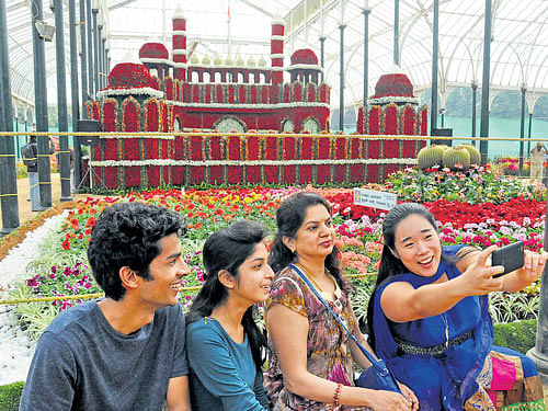 say cheese Visitors take a selfie in front of the model of Red Fort.