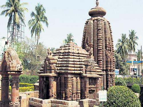 he Mukteswara Temple complex; ornate pillars at Konark Temple