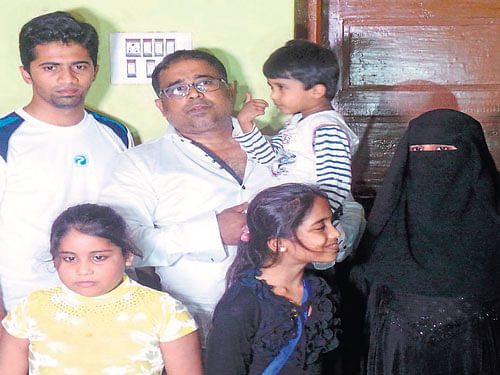 Mohammad Yunus Shabandri family which arrived in Bhatkal in the early hours of Friday from Yemen. DH PHOTO