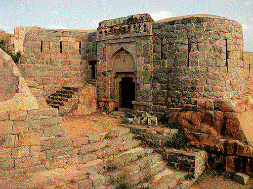 legendary tales Bahaddur Bande Fort near Koppal. Photo by Author