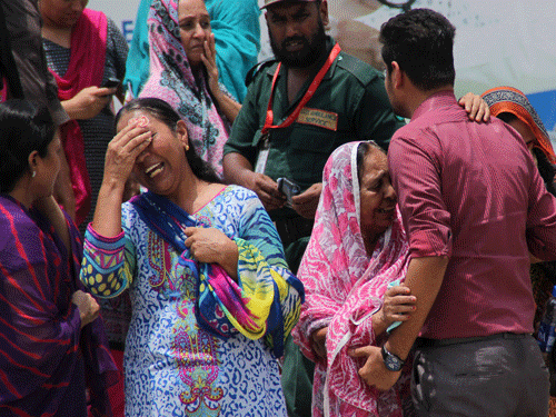People visit a local hospital following an attack on a bus in Karachi, Pakistan