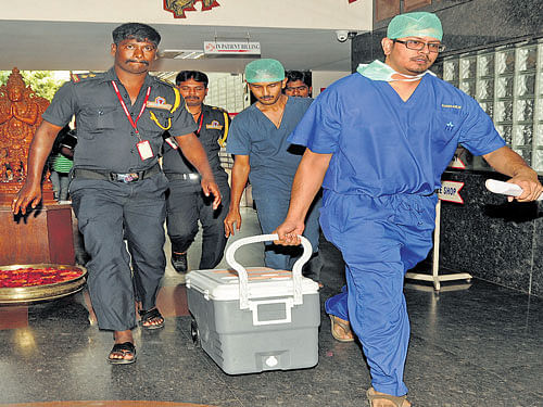 rush hour The heart of 32-year-old brain-dead patient, V Elavarasan (inset), being carried in the grey box from Sagar Hospitals in Bengaluru on Sunday. DH PHOTOS