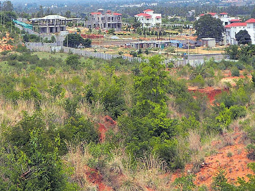 Spreading tentacles: Real estate development picks up pace at the foot of Nandi Hills, just off Bengaluru, in  Chikkaballapur district. DH PHOTO