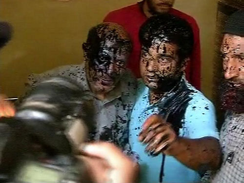 The incident came after he had made comments at the press conference about the beef party organised by him inside the MLA hostel in Srinagar. Screen Grab