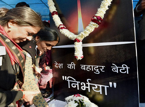 Narbhaya's Mother Asha Devi paying tribute to her daughter at a programme to observe the third anniversary of Nirbhaya gang-rape case as 'Nirbhaya Chetna Divas' at Jantar Mantar in New Delhi. PTI Photo