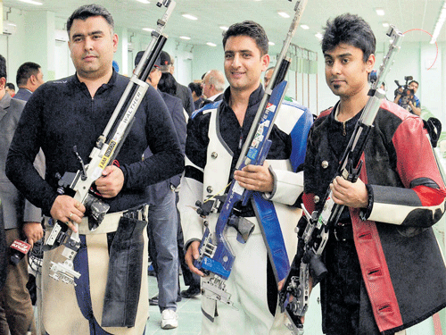 sharp shooters: India's Chain Singh (centre), Gagan Narang (left) and Sovon Chowdhury of Bangladesh after the men's 10M air rifle event in Guwahati on Friday. pti