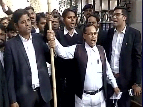 One of the three lawyers, who allegedly led the attack on journalists, students and teachers of JNU at Patiala House Court Complex on February 15 was arrested today. Courtesy:ANI