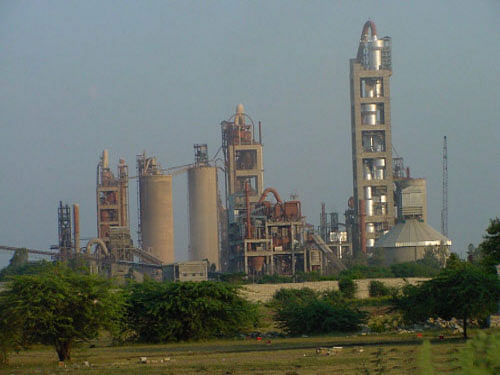 UltraTech Cement said it entered into a binding Memorandum of Understanding with Jaiprakash Associates Limited for the acquisition of its identified cement plants having total cement capacity of 22.4 MTPA (million tons per annum) situated in Madhya Pradesh, Uttar Pradesh, Himachal Pradesh, Uttarakhand, Andhra Pradesh and Karnataka. Under the deal, these plants have been valued at Rs 16,500 crore. DH file photo. For representation purpose
