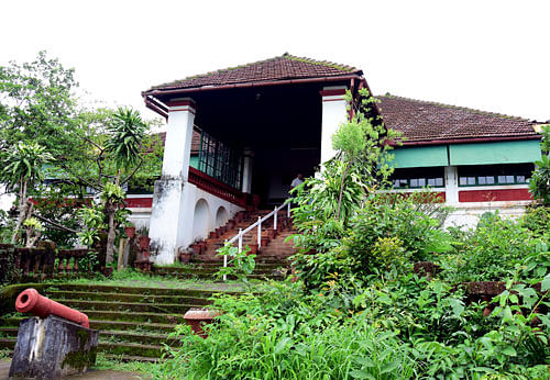 A view of the majestic Shivabagh bungalow located at Shivabagh in Kadri in Mangaluru. DH photo