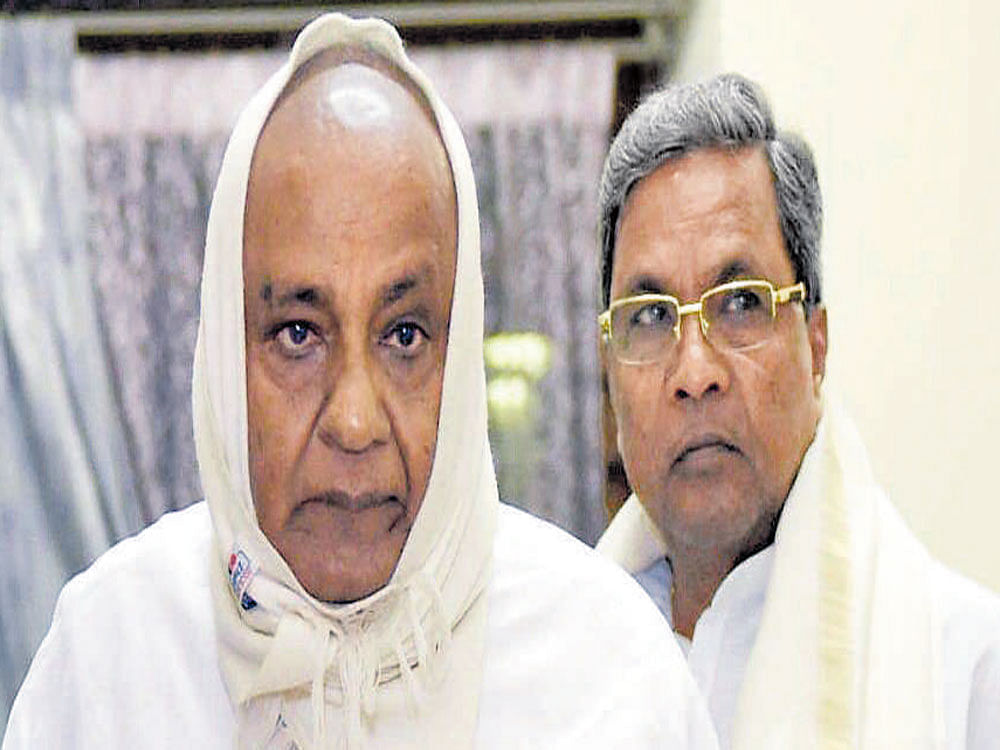 Former prime minister H D Deve Gowda calls on Chief Minister Siddaramaiah at his official residence Cauvery in Bengaluru on Wednesday, to offer condolences on the death of the latter's son. DH photo