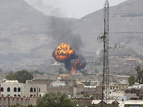 Suicide bombing kills 60 at Yemen army camp