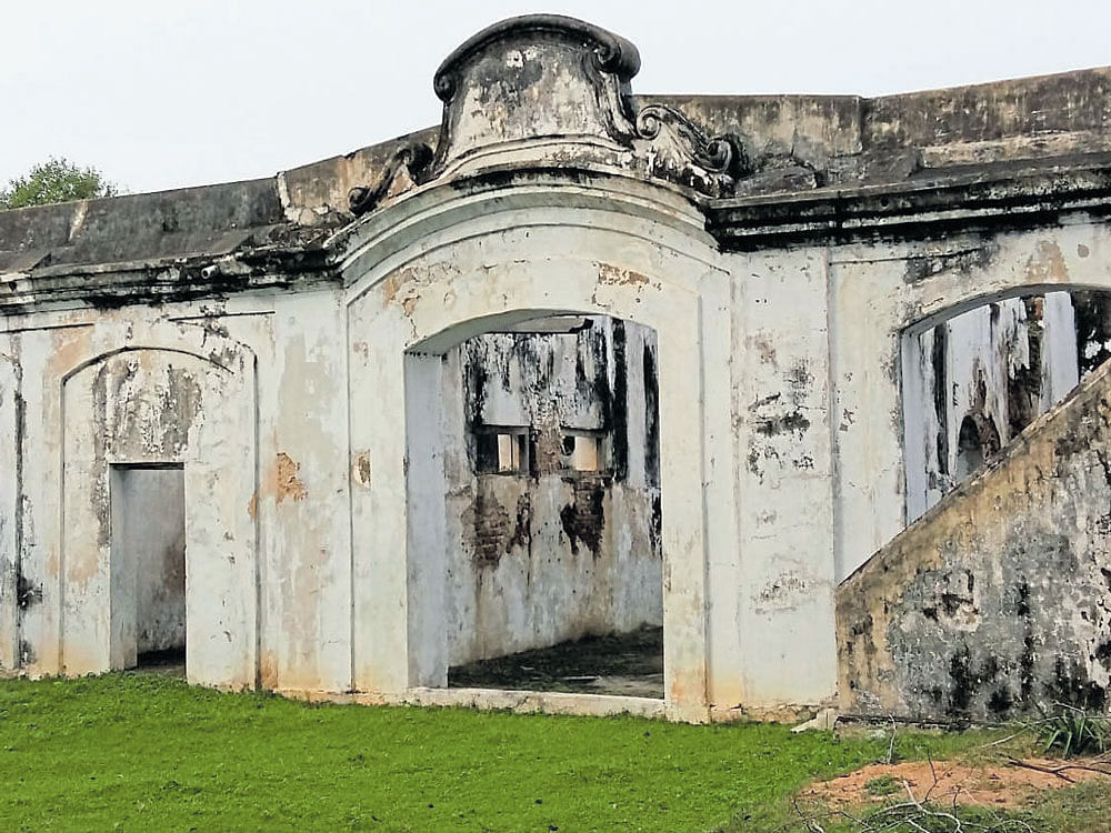 Historical structures in utter neglect in Bandar Fort. JBS Umanadh