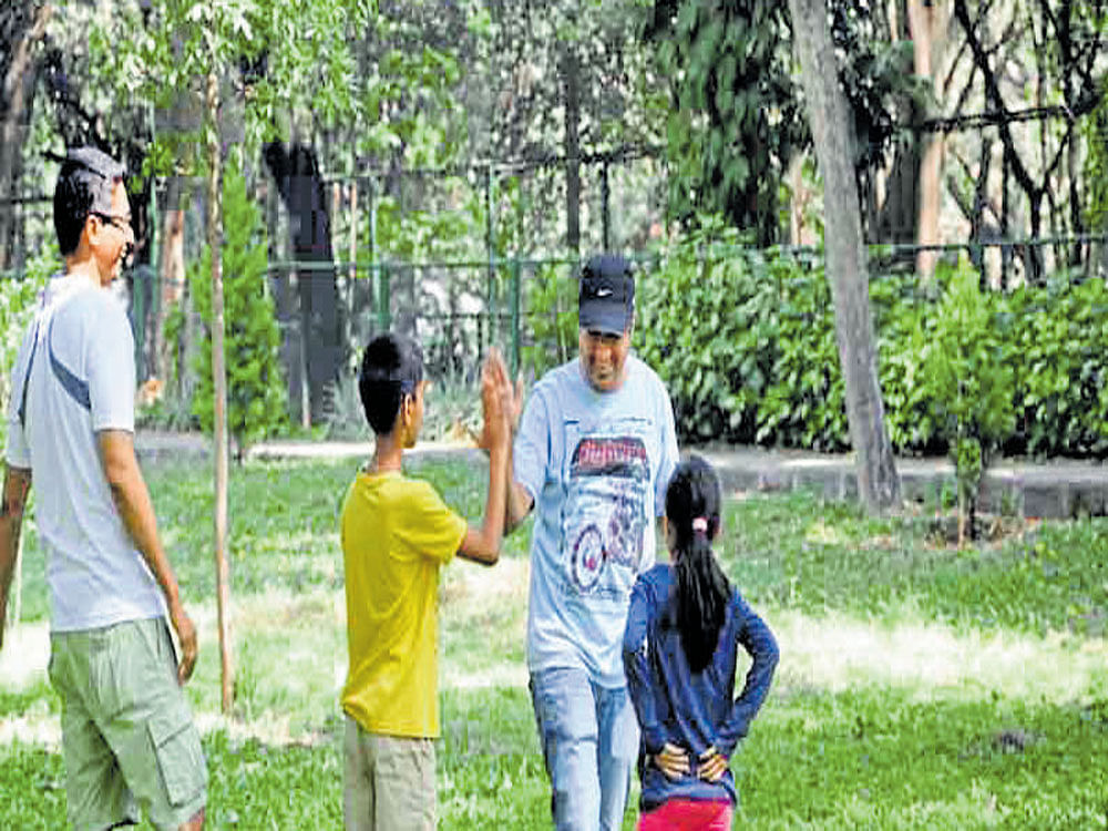 Participants at the 'Sparrowz Cubbon Treasure Hunt' at  Cubbon Park.