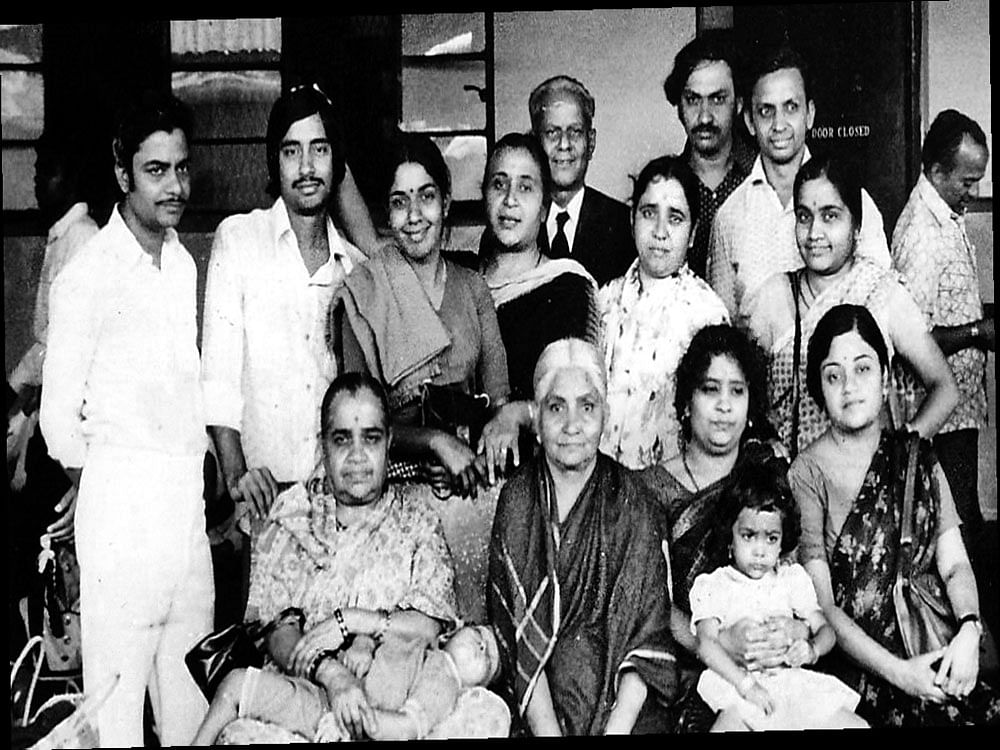 (Sitting, from left) Tara Bai, D Murali Mohan (child in Tara Bai's lap), D Padma Bai, Meera Bhagavan, Shilpa (child in Meera's lap) and Dr B R Brinda. (Standing) B Satya Bhagavan, Madhusudhan Rao, B R Shashikala, Sudha Rao, B Ramachandra Rao, Saroja Nagendra, D Narasimha Rao, Dr D Narayana Dutt and the author.