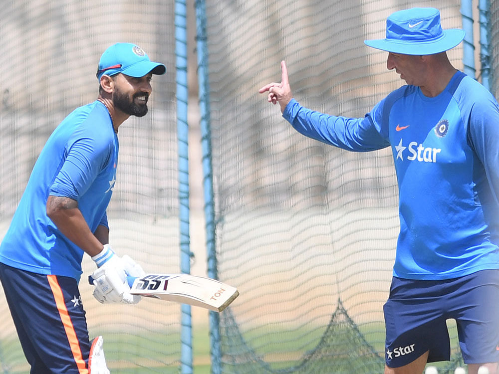 Indian cricketer Murali Vijay during his practice session at the Chinnaswamy Stadium ahead of Test match against Australia in Bengaluru on Wednesday. DH Photo