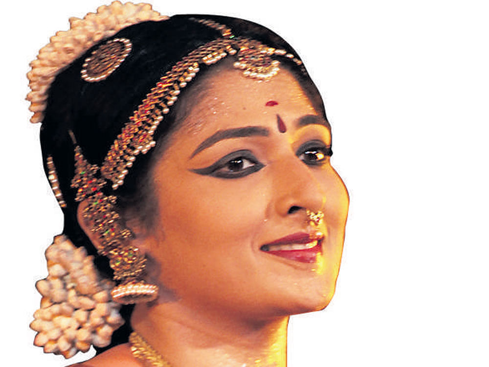 elegant Dancer Srinidhi Chidambaram
