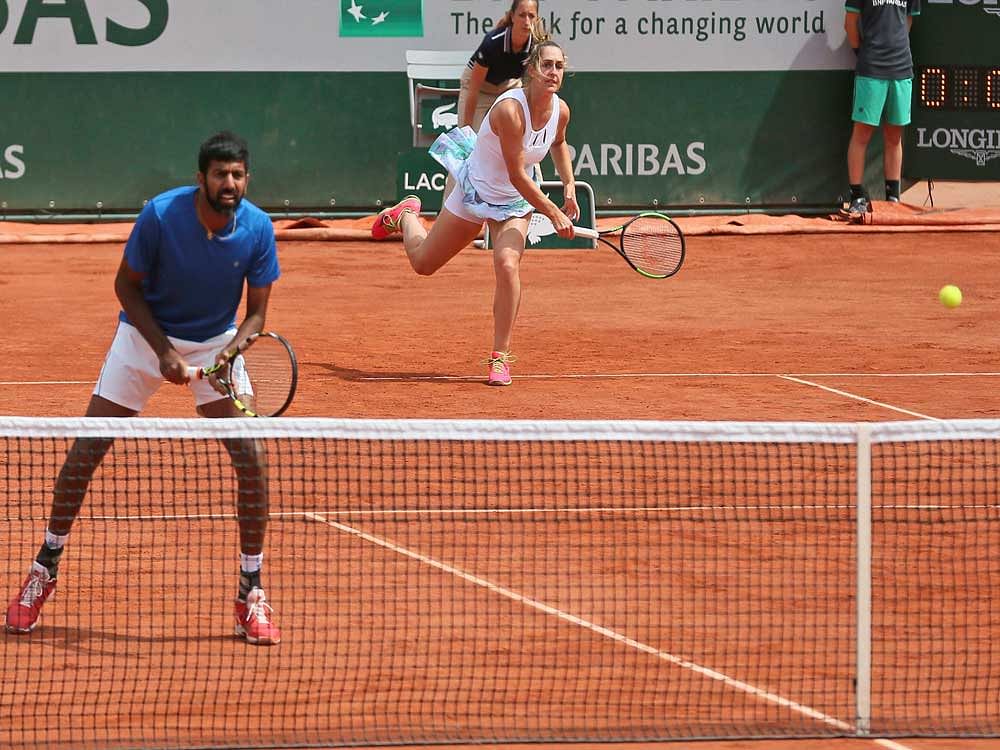 Canada's Gabriela Dabrowski and India's Rohan Bopanna return against Anna-Lena Groenefeld of Germany and Robert Farah of Colombia during their mixed doubles final match of the French Open tennis tournament at the Roland Garros stadium, in Paris, France. AP/PTI