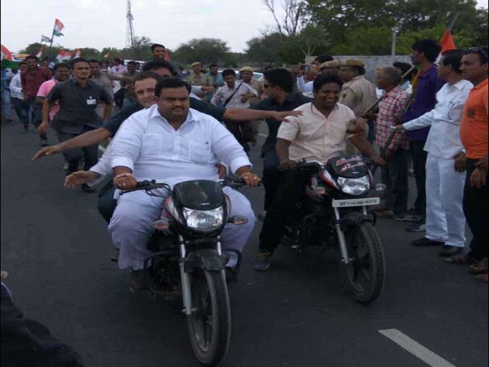 Both Rahul Gandhi and Congress youth leader Dheeraj Gujjar, also the sitting MLA from Bhilwara District of Rajasthan, are seen without helmets in the pictures. DH photo