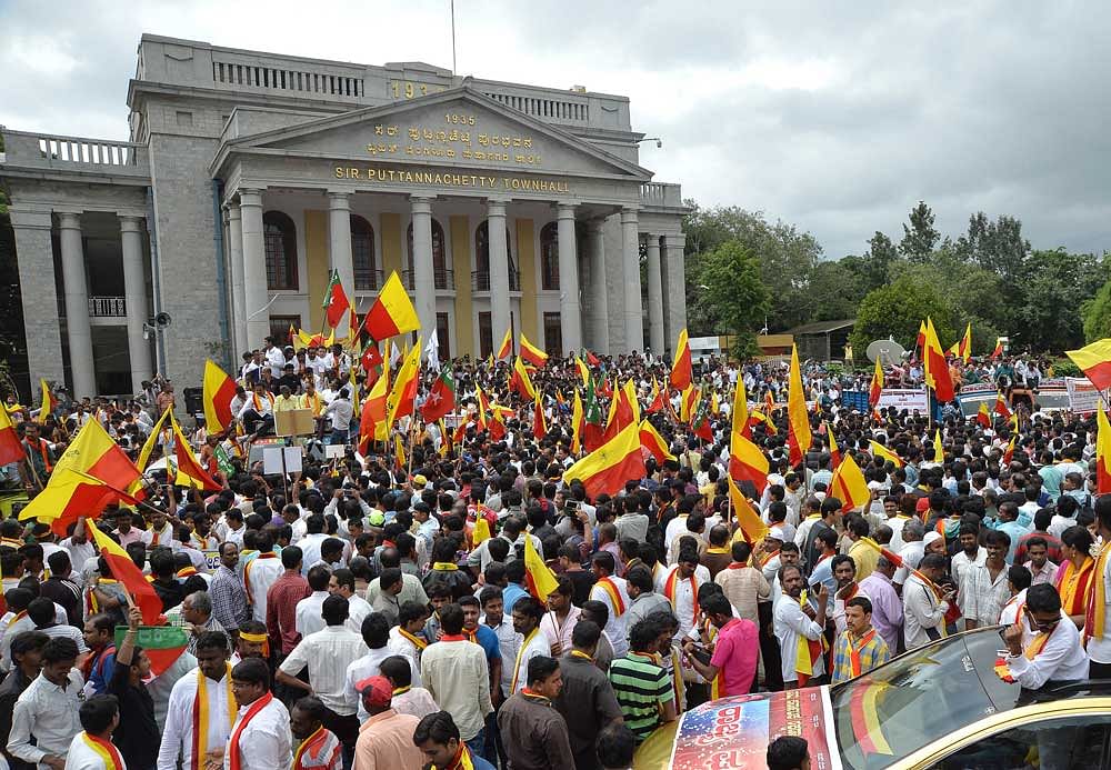 Vatal Nagaraj, who heads Kannada Okoota, said in a statement that the bandh is also against Tamil Nadu's opposition to the Mekedatu project across the river Cauvery and proposal to privatise BEML. DH File photo