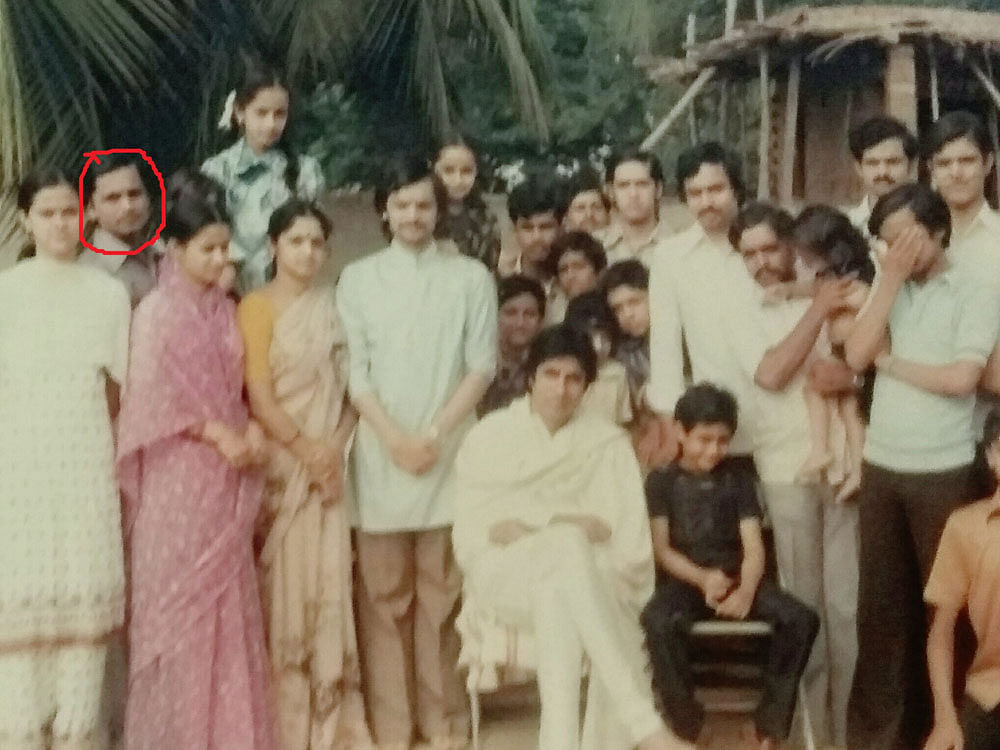 The author (circled) with Amitabh Bachchan, Abhishek Bachchan (sitting next to Amitabh) and the author's family members.
