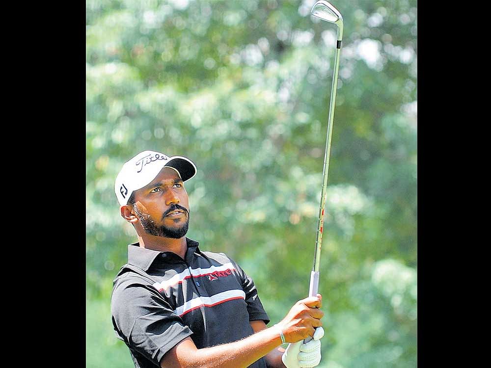 Focused: S Chikkarangappa sweats it out at the Karnataka Golf Association ahead of the TAKE Solutions Masters that is due to tee-off on Thursday. DH Photo/ Srikanta Sharma R