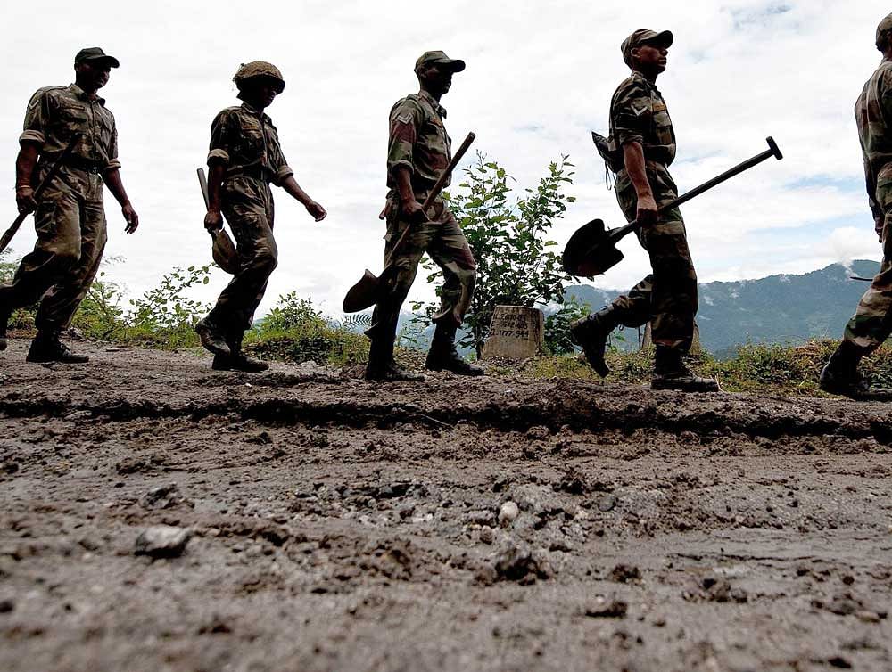 Contrary to what Beijing claimed in a new 15-page statement, defence ministry sources said Indian troop strength remained same with nearly 350-400 soldiers taking guard against the People's Liberation Army soldiers in the Himalayan heights. Deccan Herald file photo