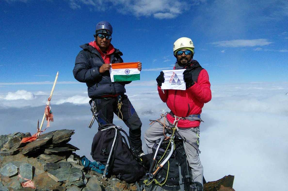 (From left) High altitude trekker Balkrishna Thakur and expedition leader Vivek Shivadehail at Mount CB 13.