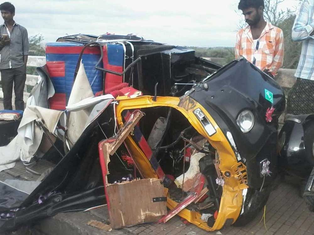 The mangled remains of an autorickshaw that collided with a truck near Harthikote  in Hiriyur taluk in Chitradurga on Wednesday midnight. DH photo