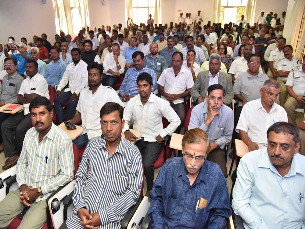 Public participate at the Traffix the Problem organised by Deccan Herald at Commissioner office in Bengaluru on Saturday. Photo by B K Janardhan