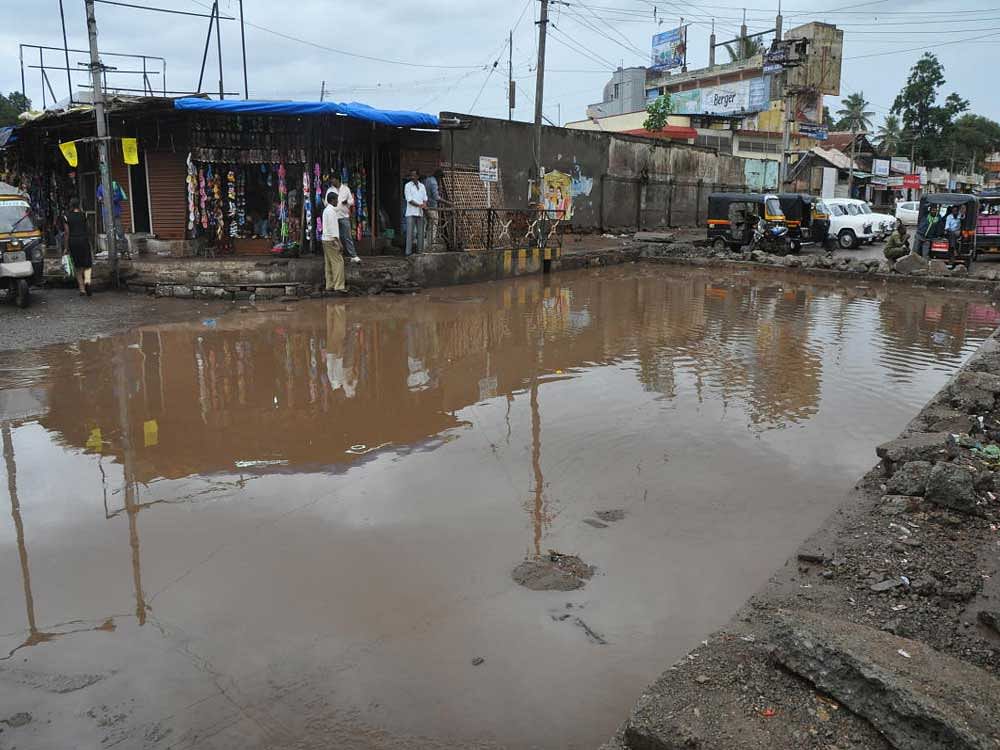 Heavy showers and poor drainage have turned the busy Malshetti Circle in Gadag into a swimming pool. dh photo
