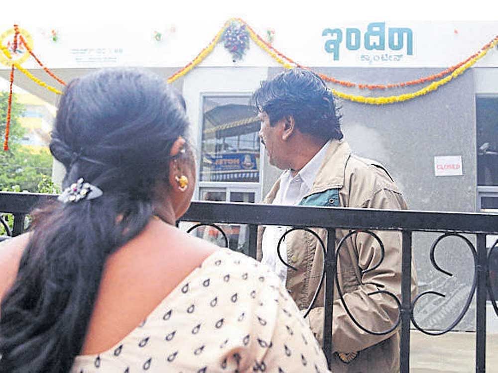 Mayor G Padmavathi stands in front of a closed Indira Canteen at Subramanyanagar in Bengaluru on Monday. DH PHOTO